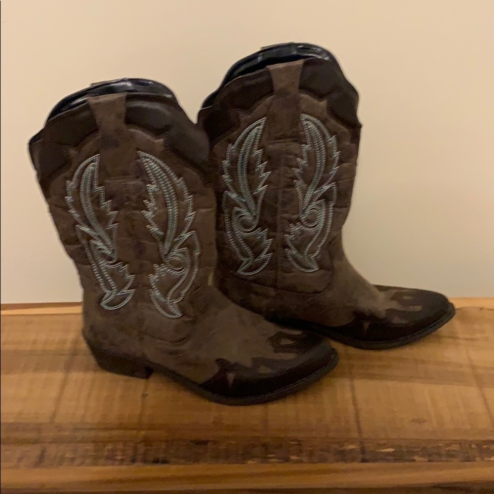 Women Boots Size 6